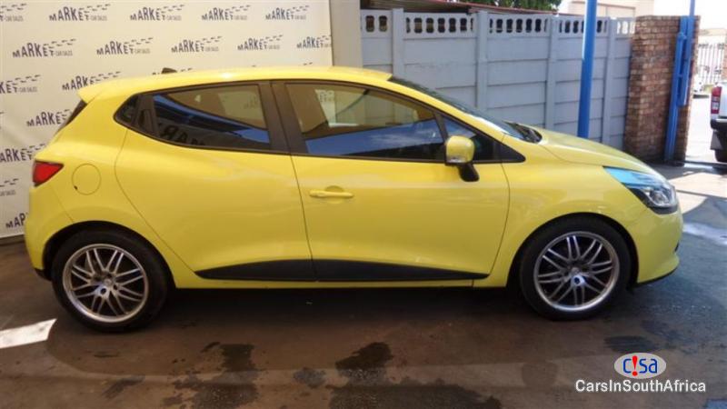 Renault Clio Manual 2013 - image 2