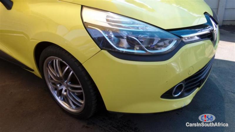 Renault Clio Manual 2013 - image 3