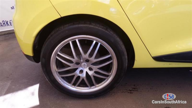 Renault Clio Manual 2013 - image 4