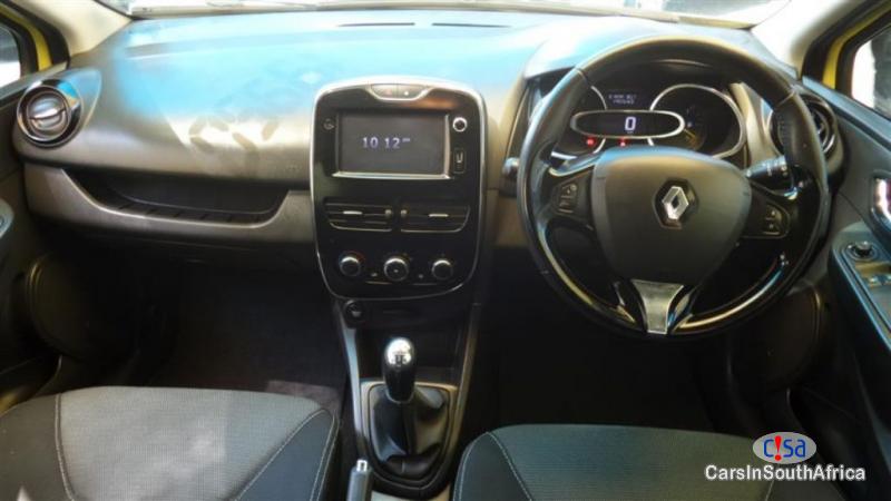 Renault Clio Manual 2013 - image 5