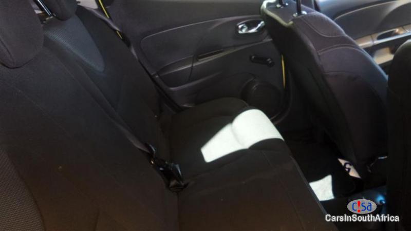 Renault Clio Manual 2013 - image 6