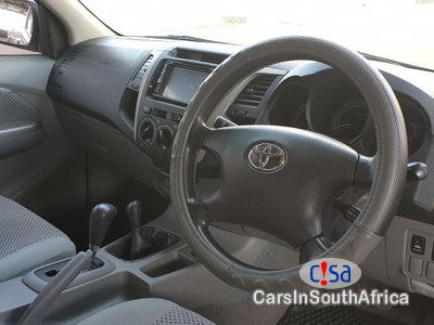 Toyota Hilux Manual 2011 - image 2