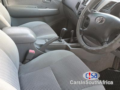 Toyota Hilux Manual 2011 - image 3
