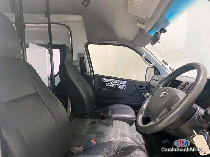 Toyota HiAce Manual 2023 - image 7