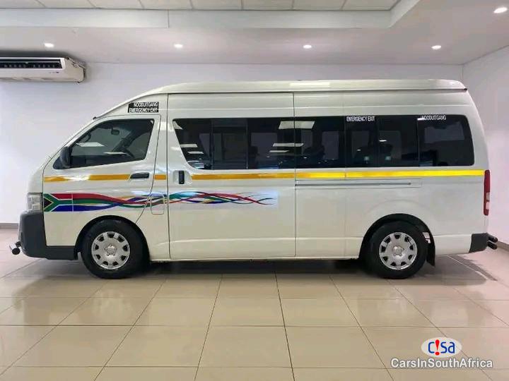 Toyota HiAce Manual 2023 - image 8