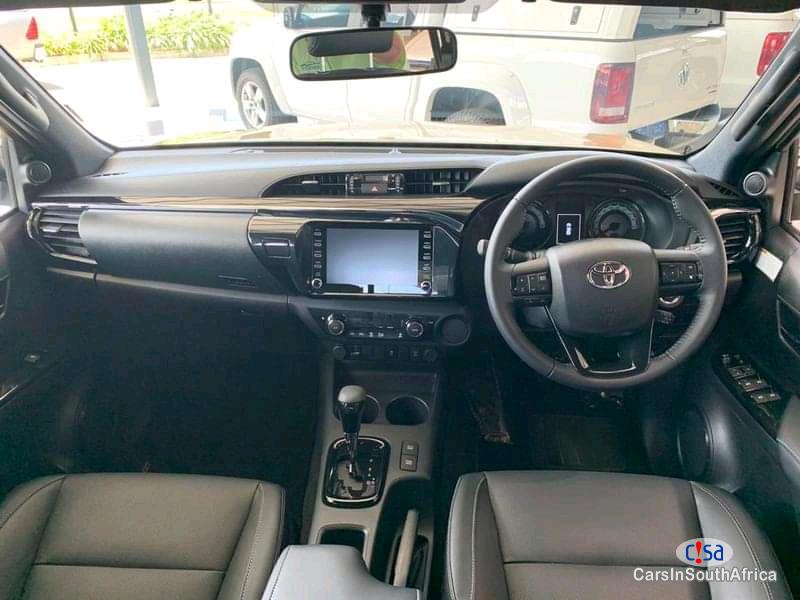 Toyota Hilux 2.8GD6 4x4 AUTO LEGEND 50 Automatic 2018 - image 5