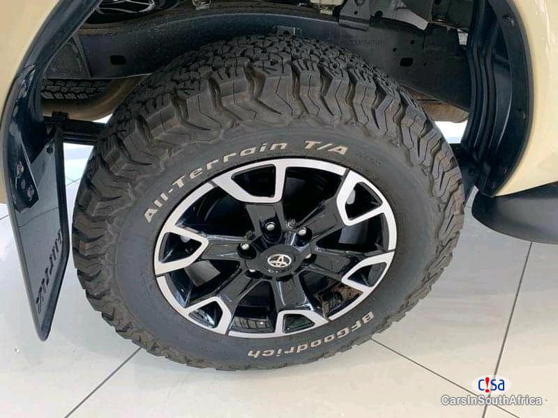 Toyota Hilux 2.8GD6 4x4 AUTO LEGEND 50 Automatic 2018 - image 9