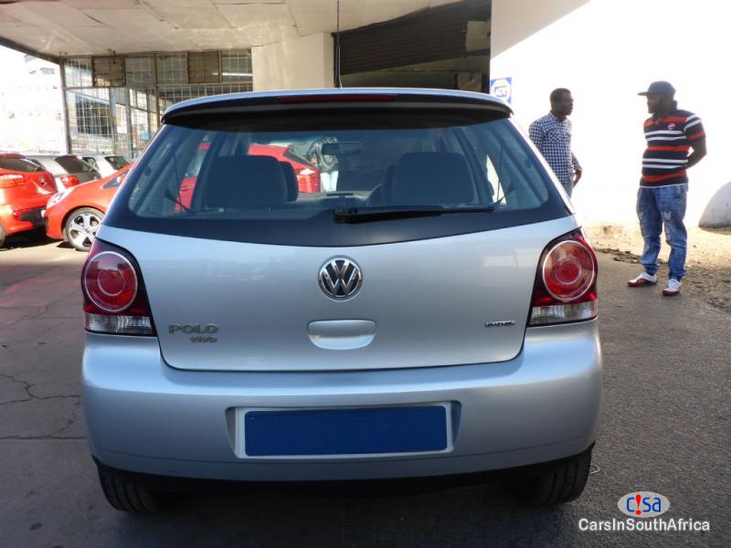 Volkswagen Polo Manual 2012 - image 2