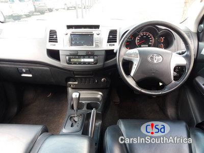 Toyota Hilux 3.0D4-D LEGEND 45 R/B/A/T DOUBLE CAB BAKKIE Automatic 2015 - image 3