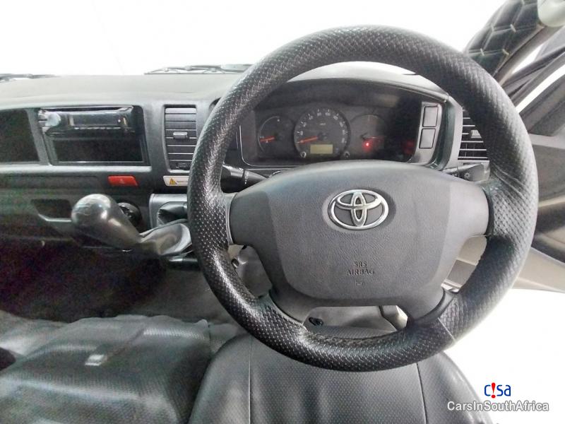 Toyota Quantum 2.5 Manual 2022 - image 9