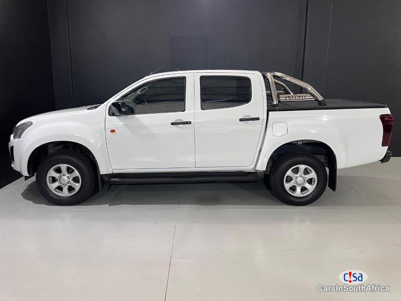 Isuzu KB250 KB250D-teq Double Cab 067 251 5460 Manual 2018 - image 4