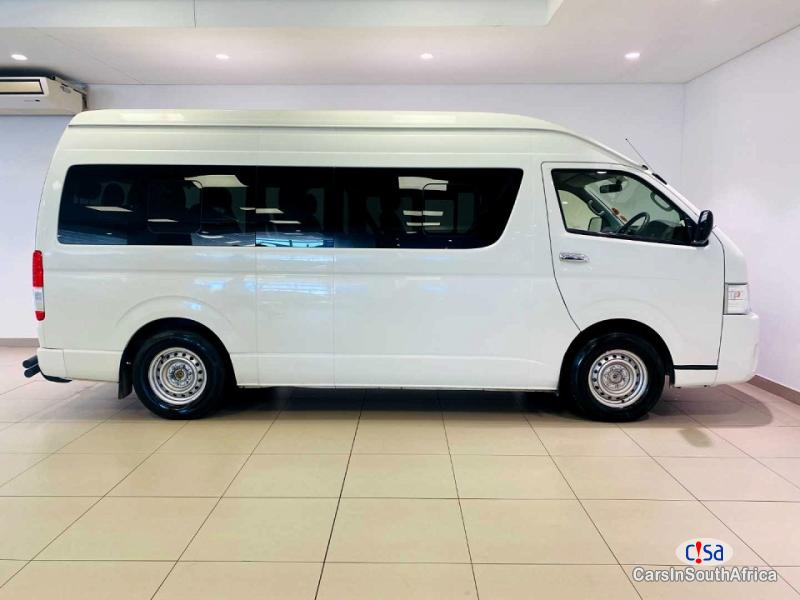 Toyota Quantum 2.5 D-4D 14-seat 067 251 5460 Manual 2023 - image 4