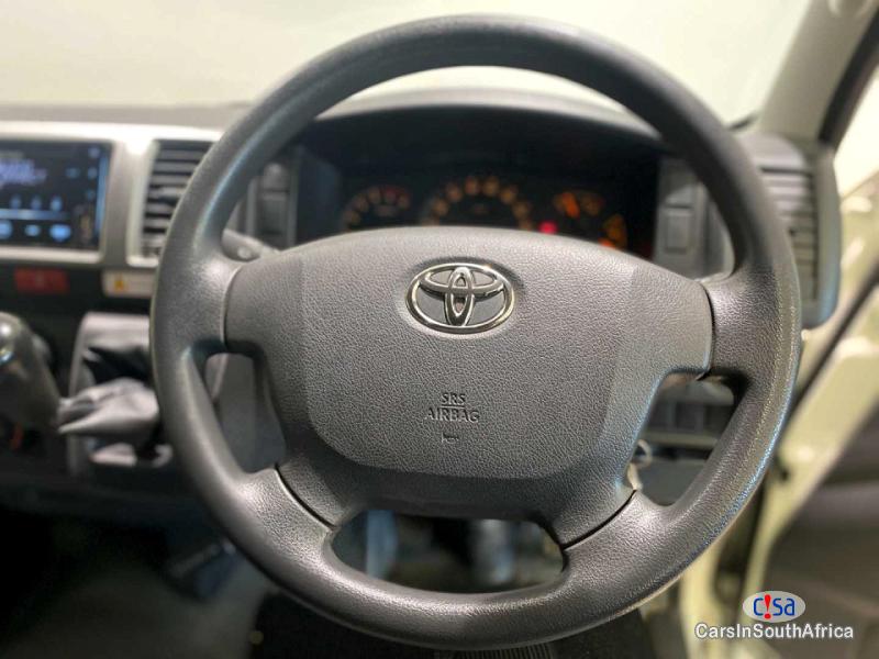 Toyota Quantum 2.5 D-4D 14-seat 067 251 5460 Manual 2023 - image 6