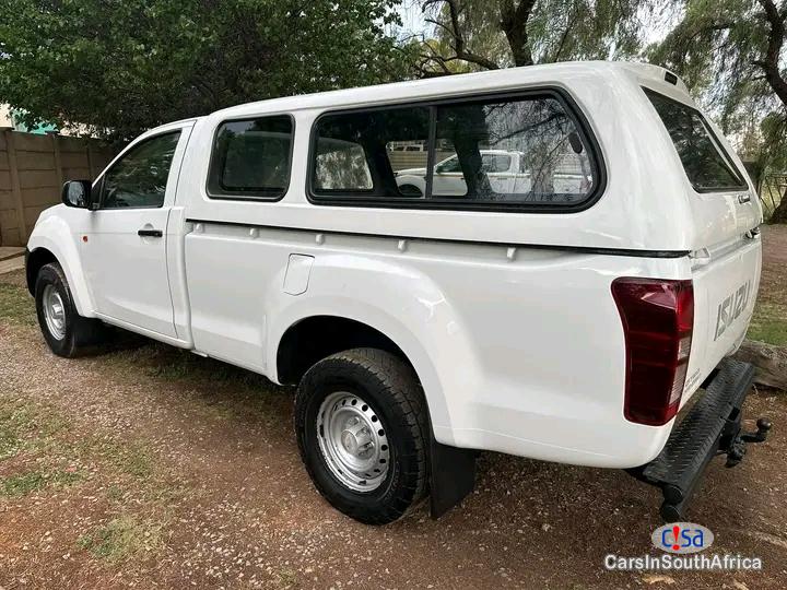 Isuzu KB250 D-Teq Manual 2014 - image 2