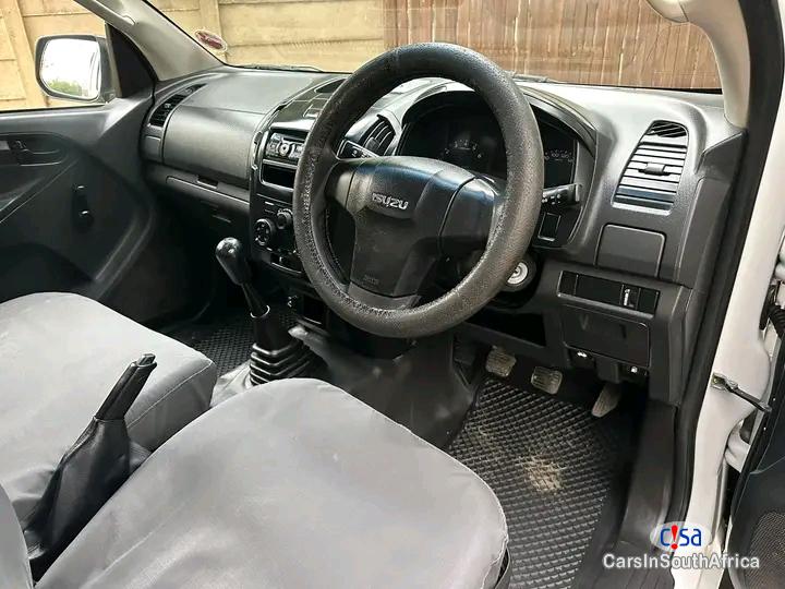 Isuzu KB250 D-Teq Manual 2014 - image 4