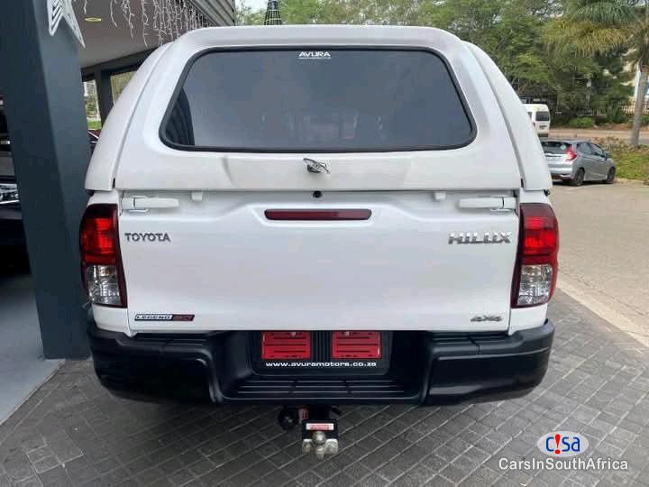 Toyota Hilux Manual 2019 - image 3