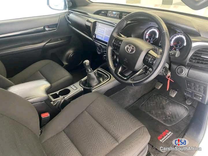 Toyota Hilux Manual 2019 - image 4