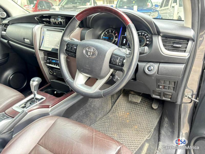 Toyota Fortuner 2.8 GD-6 R/B A/T / +27 685845776 Manual 2018 - image 5