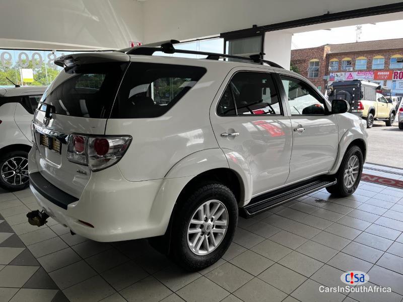 Toyota Fortuner 3.0D4D Automatic 2015 - image 2