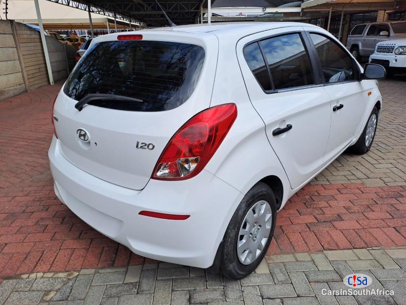 Hyundai i20 1.2 Motion.. 068 026 8025 Manual 2012 - image 3