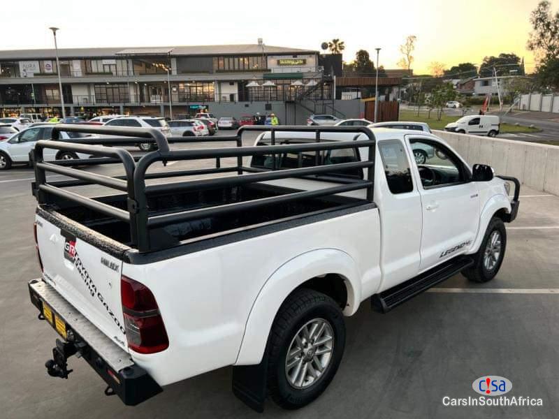 Toyota Hilux 3.0D4D Legend 45 Extra Cab Manual 2015 - image 2