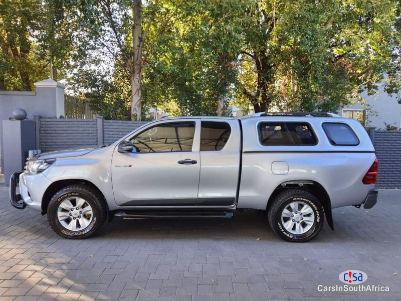Toyota Hilux 2.4GD6 Extra Cab..068 026 8025 Automatic 2018 - image 2