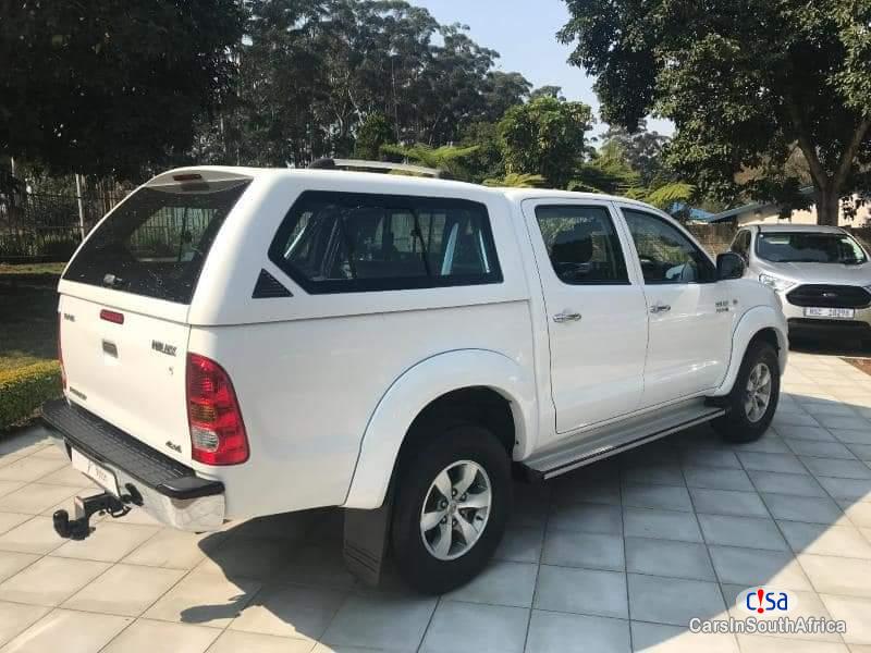 Toyota Hilux 3.0D4D Manual 2011 - image 2