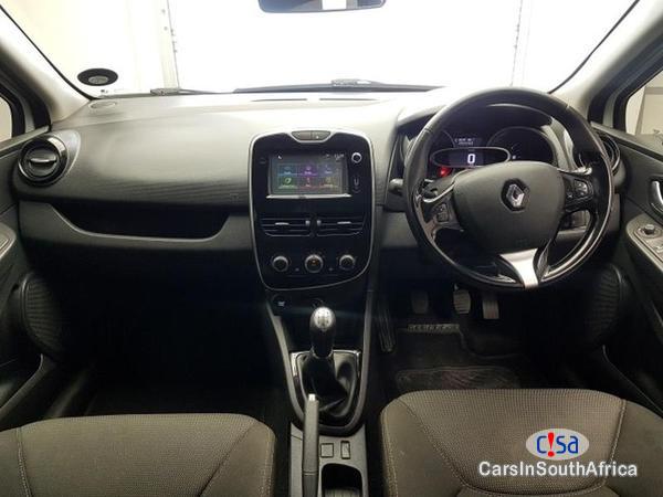 Renault Clio Manual 2016 - image 6