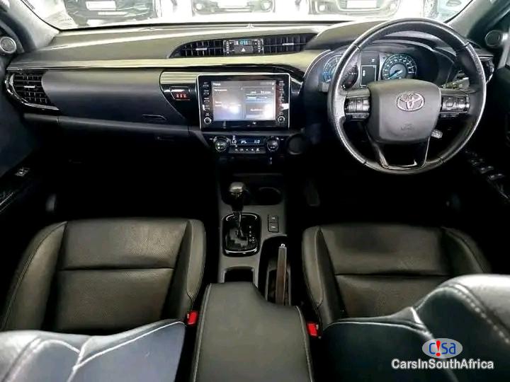 Toyota Hilux Legend 50 2.8 /// Whatsapp Or Call > 0705009841 Automatic 2022 - image 3
