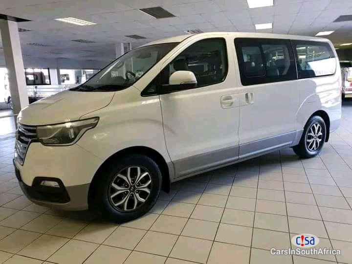 Hyundai H-1 Hyundai H-1 2.5VGTi Bus Automatic 2018 - image 4