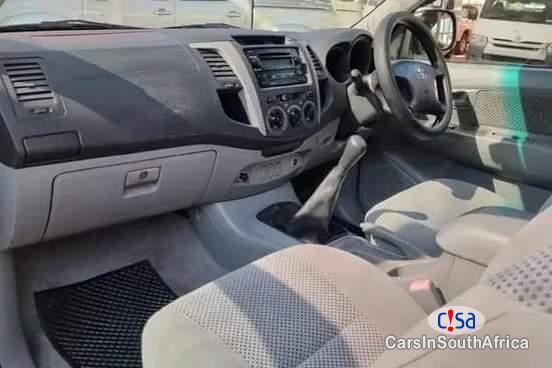 Picture of Toyota Hilux 2 7 0671651564 Manual 2005 in South Africa