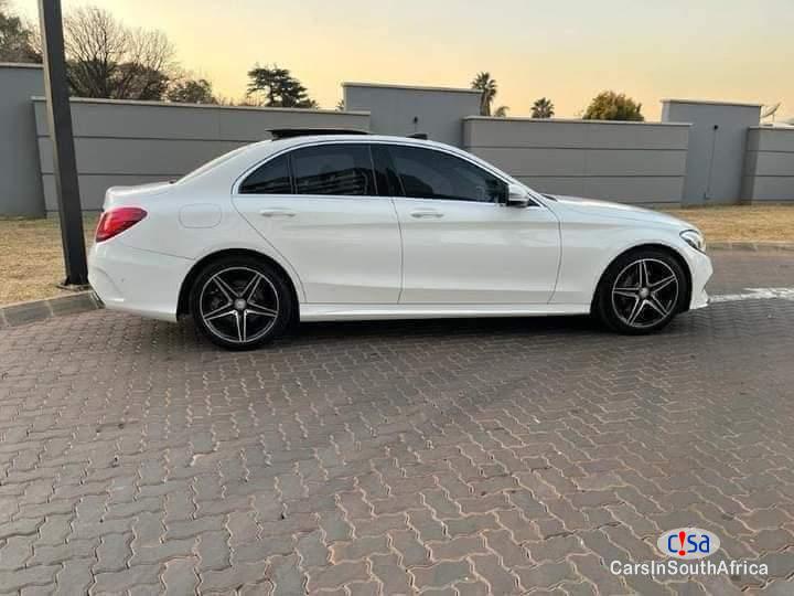 Mercedes Benz C-Class 2.0 Automatic 2017 - image 2