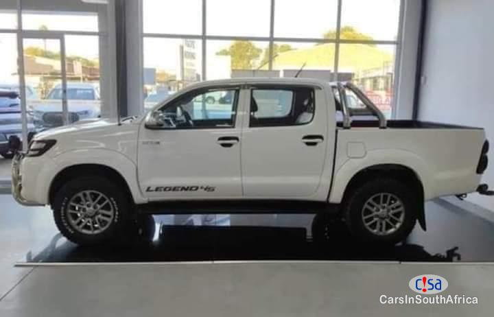 Toyota Hilux Toyota Hilux Legend 45 Contact Or WhatsApp 0665141346 Manual 2015 - image 2