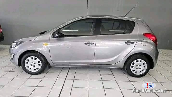 Hyundai i20 Manual 2013 - image 4