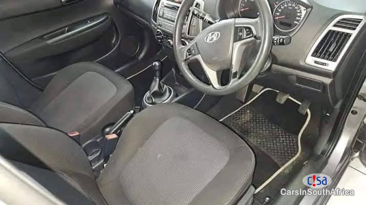 Hyundai i20 Manual 2013 - image 5