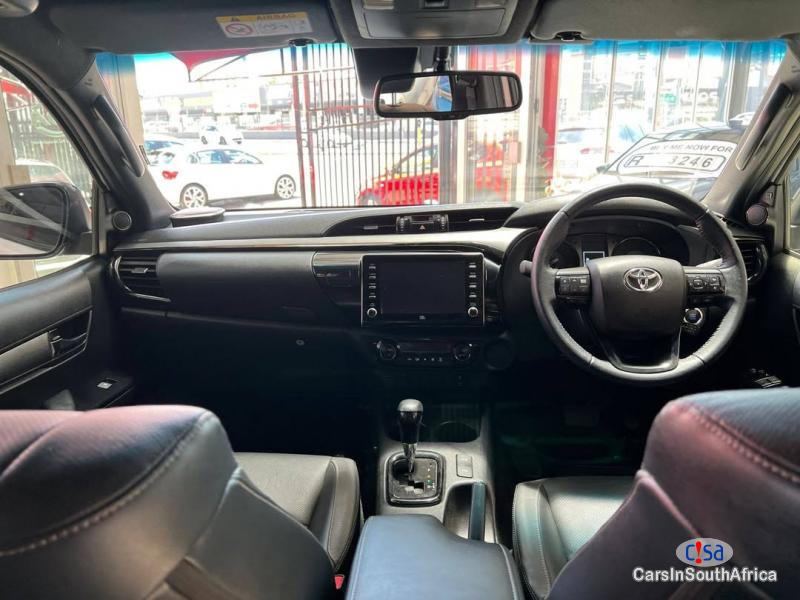 Toyota Hilux 2.8GD-6 Double Cab Legend Automatic 2022 - image 2