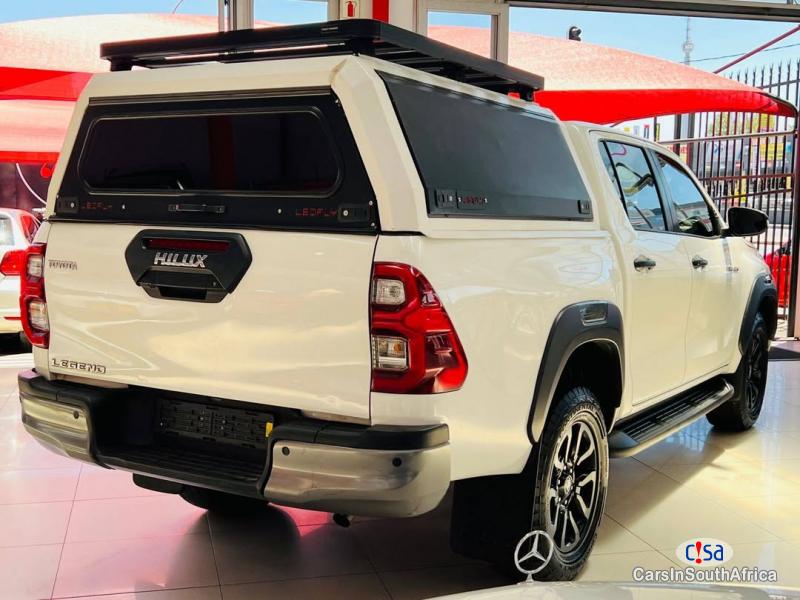 Toyota Hilux 2.8GD-6 Double Cab Legend Automatic 2022 - image 3