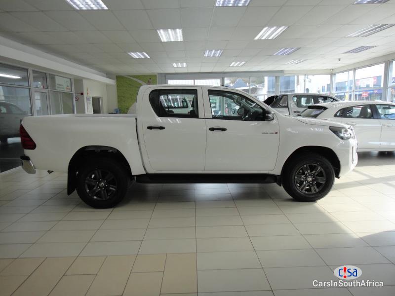 Toyota Hilux Manual 2023 - image 4