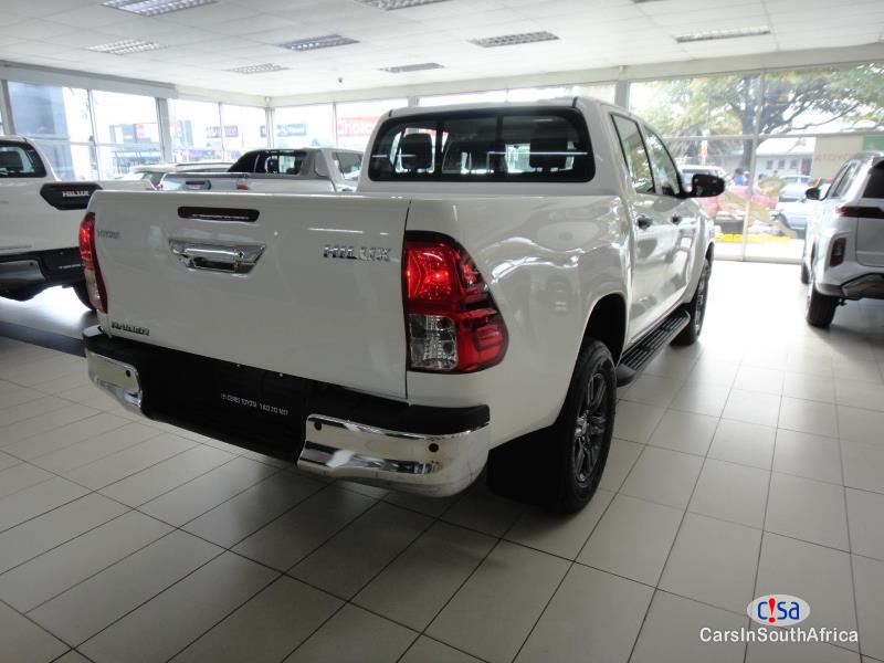 Toyota Hilux Manual 2023 - image 5