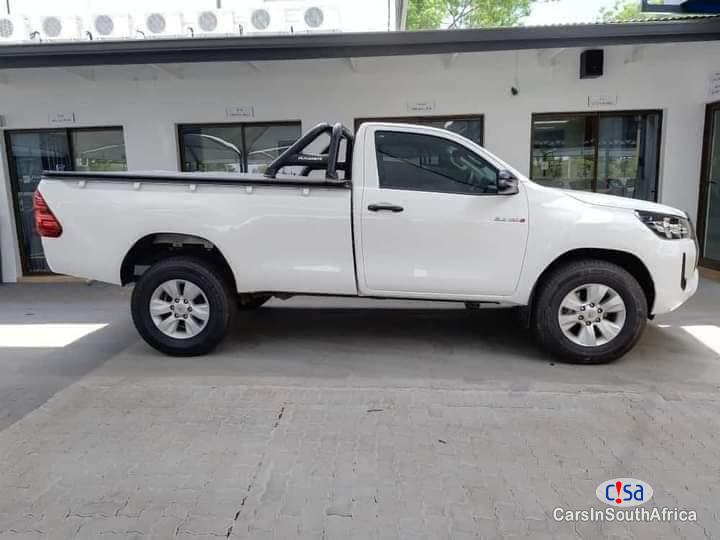 Toyota Hilux 2.4D Manual 2018 - image 3