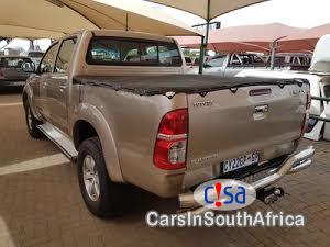 Toyota Hilux Manual 2010 - image 2