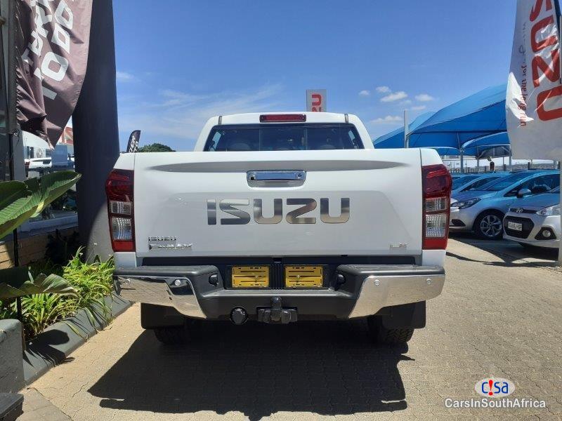 Isuzu Trooper 3.0 Automatic 2022 - image 2