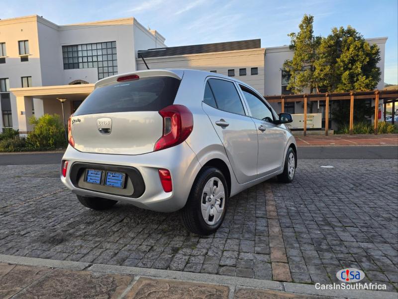 Kia Picanto 1.0/call Whatsapp 068 346 6875 Manual 2021 - image 2