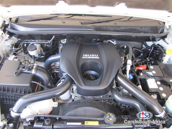 Isuzu KB300 Manual 2015 - image 12