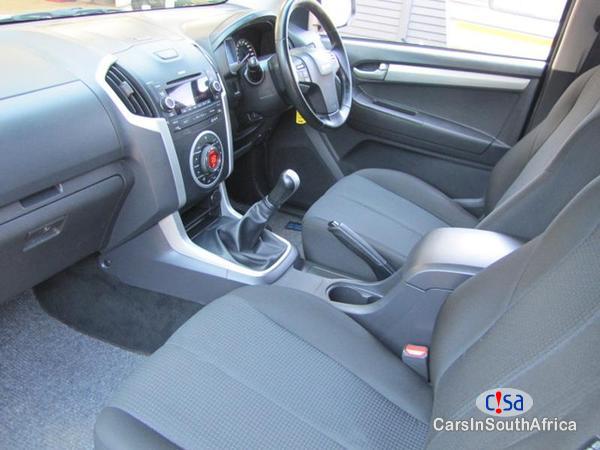 Isuzu KB300 Manual 2015 - image 13