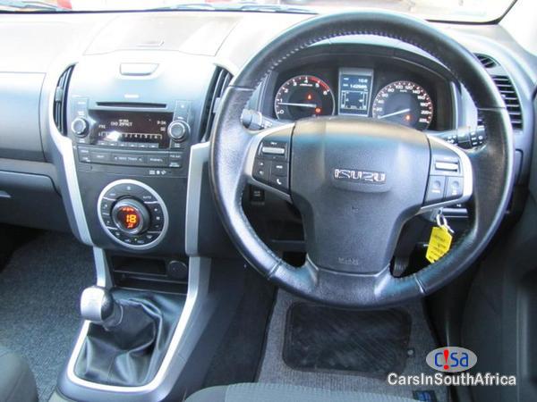 Isuzu KB300 Manual 2015 - image 15