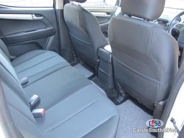 Isuzu KB300 Manual 2015 - image 16