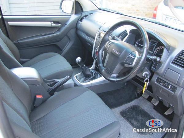 Isuzu KB300 Manual 2015 - image 17