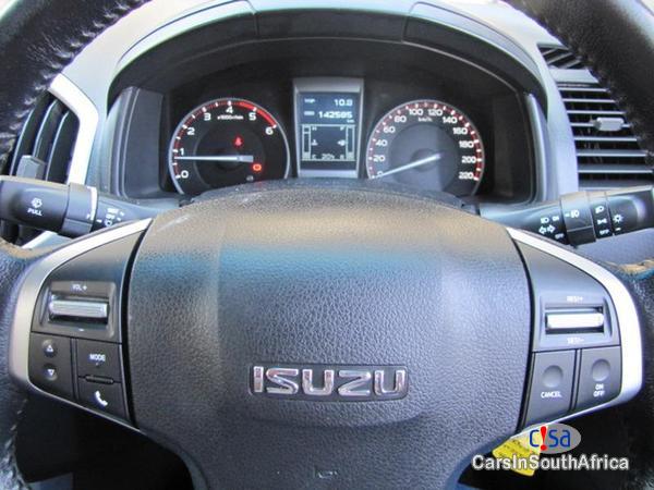 Isuzu KB300 Manual 2015 - image 19