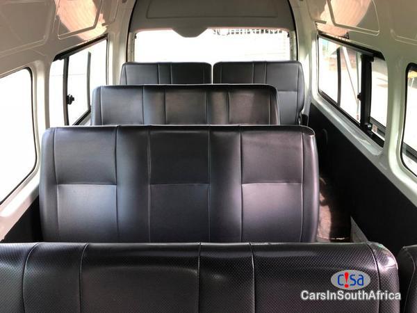 Toyota Quantum Manual 2011 - image 2